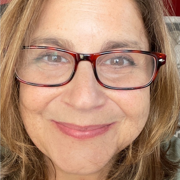 Meet your Posher, Lara - Picture 3 of 4